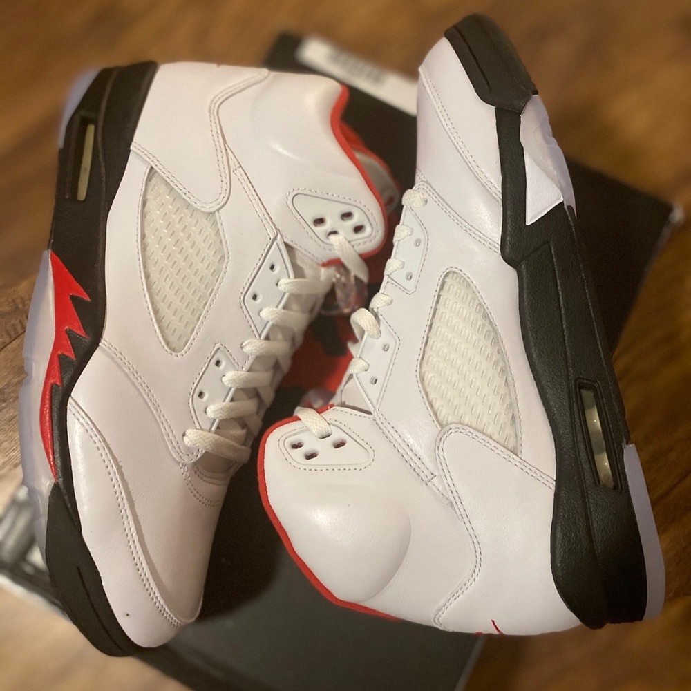 Nike Air Jordan 5 “Fire Red Silver Tongue” - Picture 5 of 13